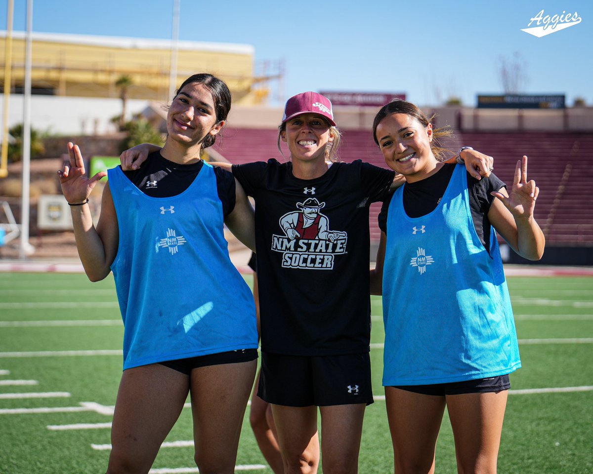 NMStateWSOC's tweet image. Good vibes before the Battle 😤

#AggieUp