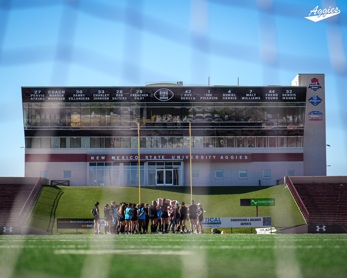 NMStateWSOC's tweet image. Good vibes before the Battle 😤

#AggieUp