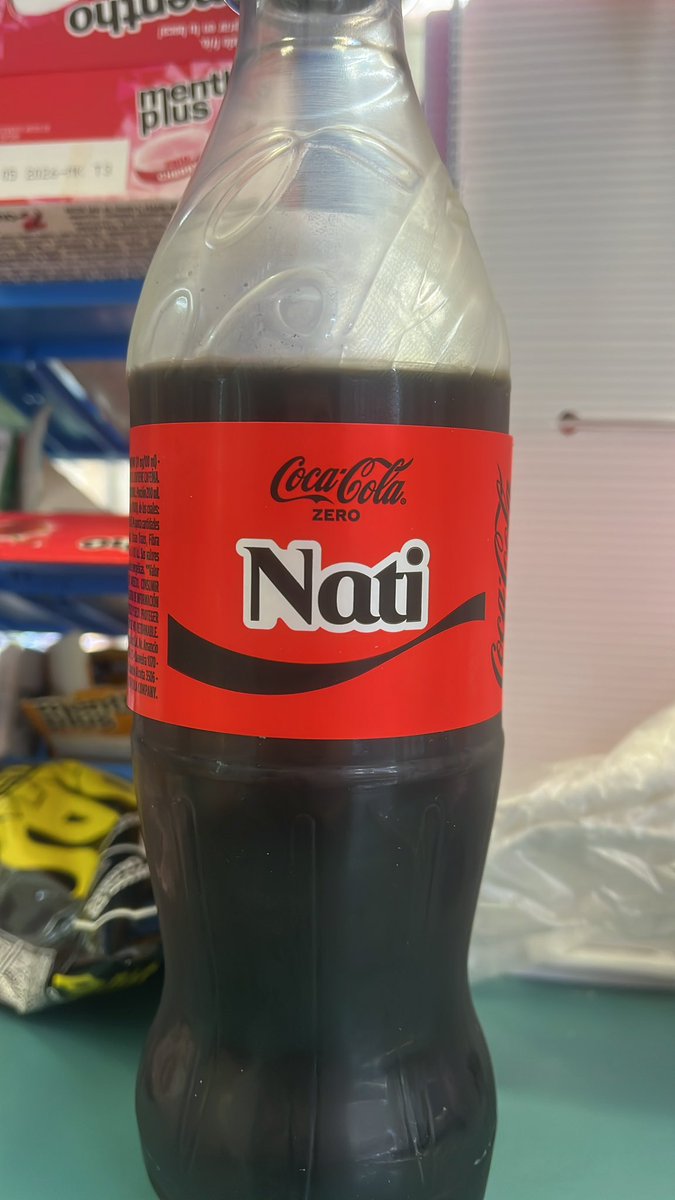 AuronSpooky's tweet photo. @CocaColaAr  Que tengo que hacer para tener una coca con mi nombre (Aixa)

#ayuda #Coca #femsa https://t.co/EEx3DVQkWL