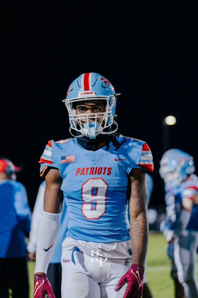 hudl.com/v/2R8Afh
6’4 215
4.2 GPA
DAWG!!!!