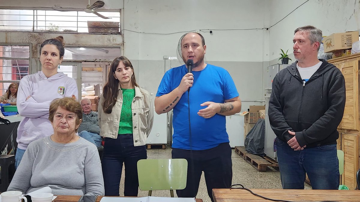 lualdidiego's tweet photo. Gran plenario de la CCC Zona Centro CABA. Felicitaciones a todos los barrios que participaron del debate del guión. En las calles y en las elecciones tenemos que derrotar la crueldad y la motosierra. Gracias @JuanModarelli por el saludo. #EsAhoraBuenosAires https://t.co/ecPEeRc2ER