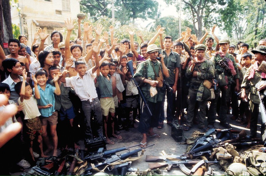 AsiaNews_FR's tweet image. #Cambodge 🇰🇭 Le 17 avril 1975, les #Khmers rouges prennent le contrôle du pays et imposent un régime de terreur qui coûtera la vie à un quart de la population.