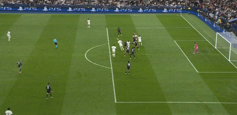 ActuFoot_'s tweet image. PÉNALTY REFUSÉ PAR LA VAR !!! HORS-JEU SUR L’ACTION DE RODRYGO !!! ❌