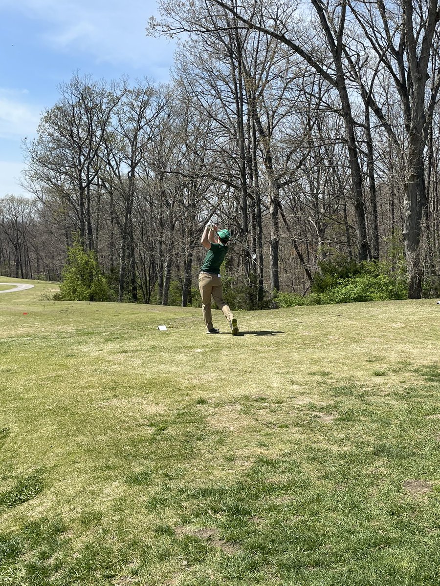 FarmGolf's tweet image. The varsity team competed today in the Warrenton Invitational. We took 2nd place in the Red Division with a 314 team score. All 5 players earned individual medals. Gould(74)-3rd, Dietrich(79)-5th, Kendall(80)-6th, Bextermueller(81)-10th, and Campbell(82)-11th. Good work today!