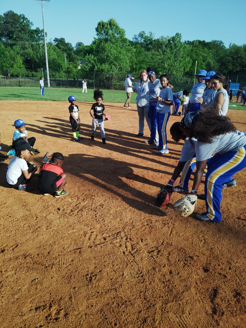On Monday, the Allen softball team hosted the MLK T-Ball Youth Development Program at a skills clinic! #AUSAAC #TheSIAC