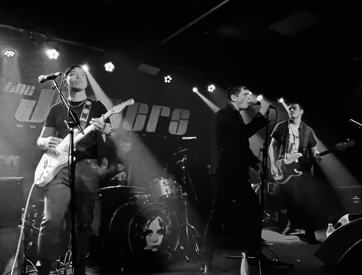 The Straights (@thestraights_uk) on Twitter photo ⚡️SOUTHAMPTON 26.04.25⚡️
The Straights 🚬 will be supporting <a href="/Regentrockband/">Regent</a> with <a href="/TorpedoesBandUK/">Torpedoes Band</a> 🍺🎵 at <a href="/joinerslive/">The Joiners</a> ❤️
Ticket link in bio and see you there ✌
📷 by Simon W ⚡️SOUTHAMPTON 26.04.25⚡️
The Straights 🚬 will be supporting <a href="/Regentrockband/">Regent</a> with <a href="/TorpedoesBandUK/">Torpedoes Band</a> 🍺🎵 at <a href="/joinerslive/">The Joiners</a> ❤️
Ticket link in bio and see you there ✌
📷 by Simon W