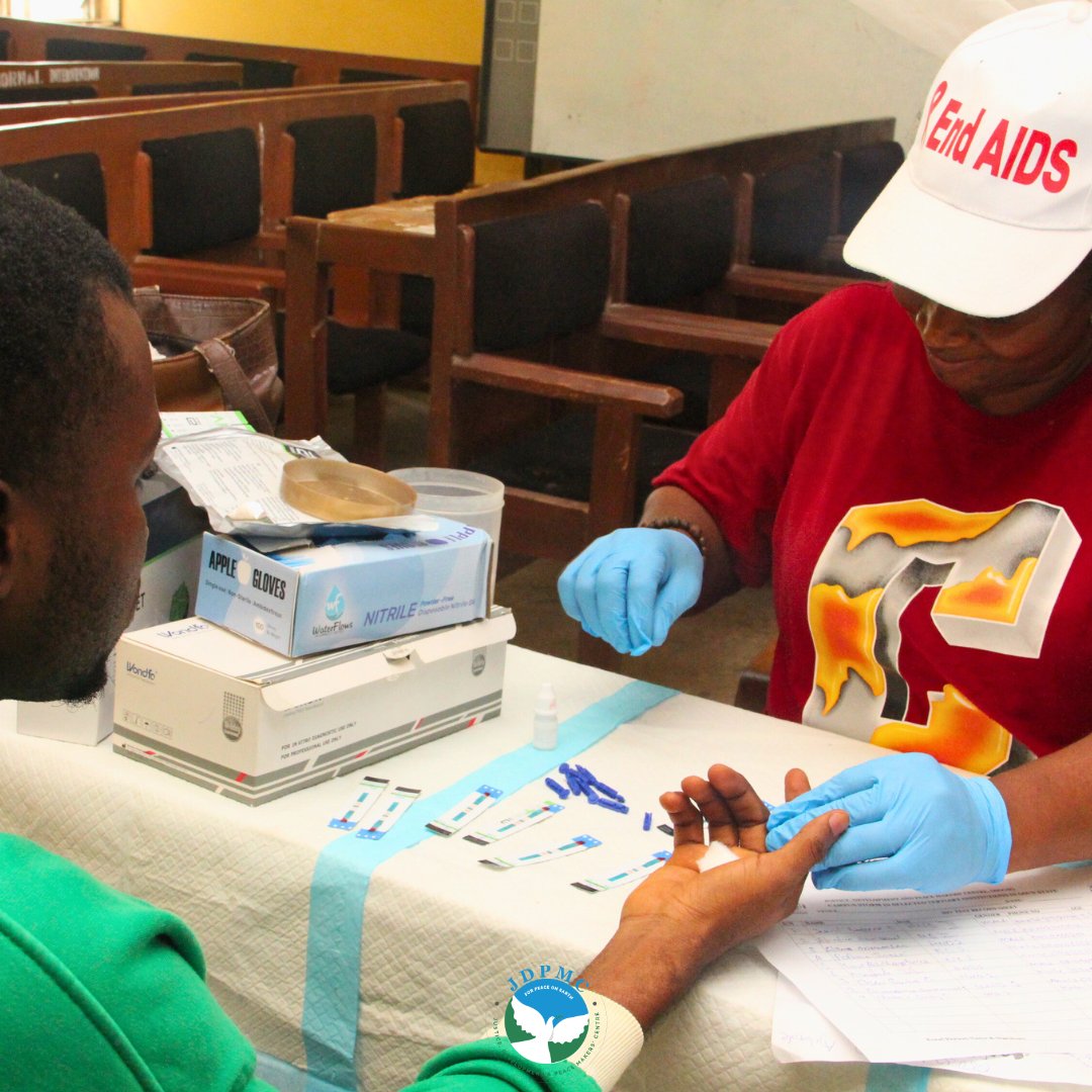 SirBosun's tweet photo. Earlier today, @PEPFAR & @jdpmcosogbo1 reached 200+ students at OSCOTECH, Esa-Oke, Osun State with vital HIV/AIDS awareness.
Everybody got tested and students asked thoughtful questions about HIV/AIDS.
#HIVAwareness #KnowyourStatus #GetTested #HIScan https://t.co/Z1XnPbSluF