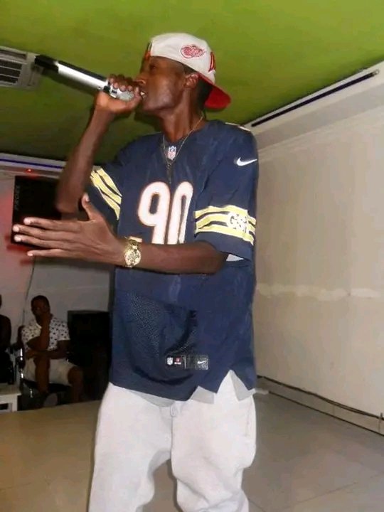 GabyTheMotivato's tweet image. Happy Birthday to one of The greatest Rapper of All time in Rwanda….#PFLA yarivugiye ati “ Navutse time itageze sinzapfa time igeze “ arongera ati “Ntuzanyinishe navutse hanze bwije ntuzanyinishe navutse imvura igwa imirabyo irasa…….” 
Longivelive PFLA throne yawe irambe!