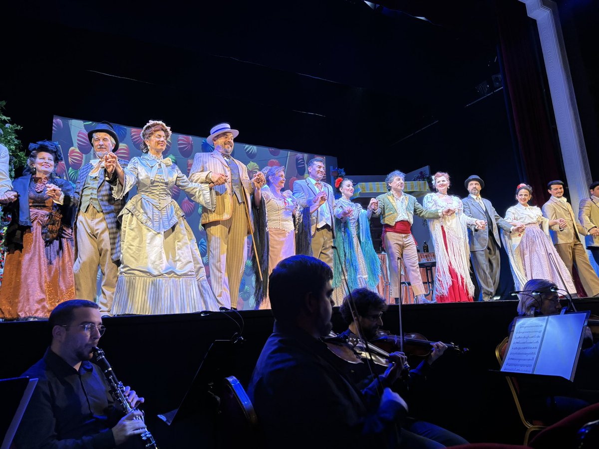 Álvaro Rodríguez-Peral (@alvarorpv2000) on Twitter photo Fantástica la representación de hoy de “Agua, azucarillos y aguardiente” en el <a href="/teatroamaya/">Teatro Amaya</a>
Millones de gracias al magnífico reparto y la orquesta Fantástica la representación de hoy de “Agua, azucarillos y aguardiente” en el <a href="/teatroamaya/">Teatro Amaya</a>
Millones de gracias al magnífico reparto y la orquesta