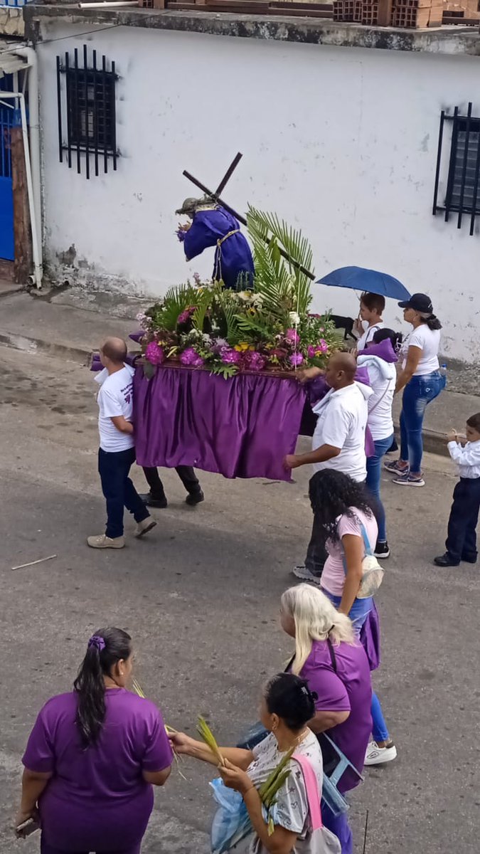 Semana Santa 2025. 
La Victoria estado Aragua 

En la urbanización Las Mercedes El nazareno recorrió las calles con feligreses aferrados a la fe. tradición y religión.