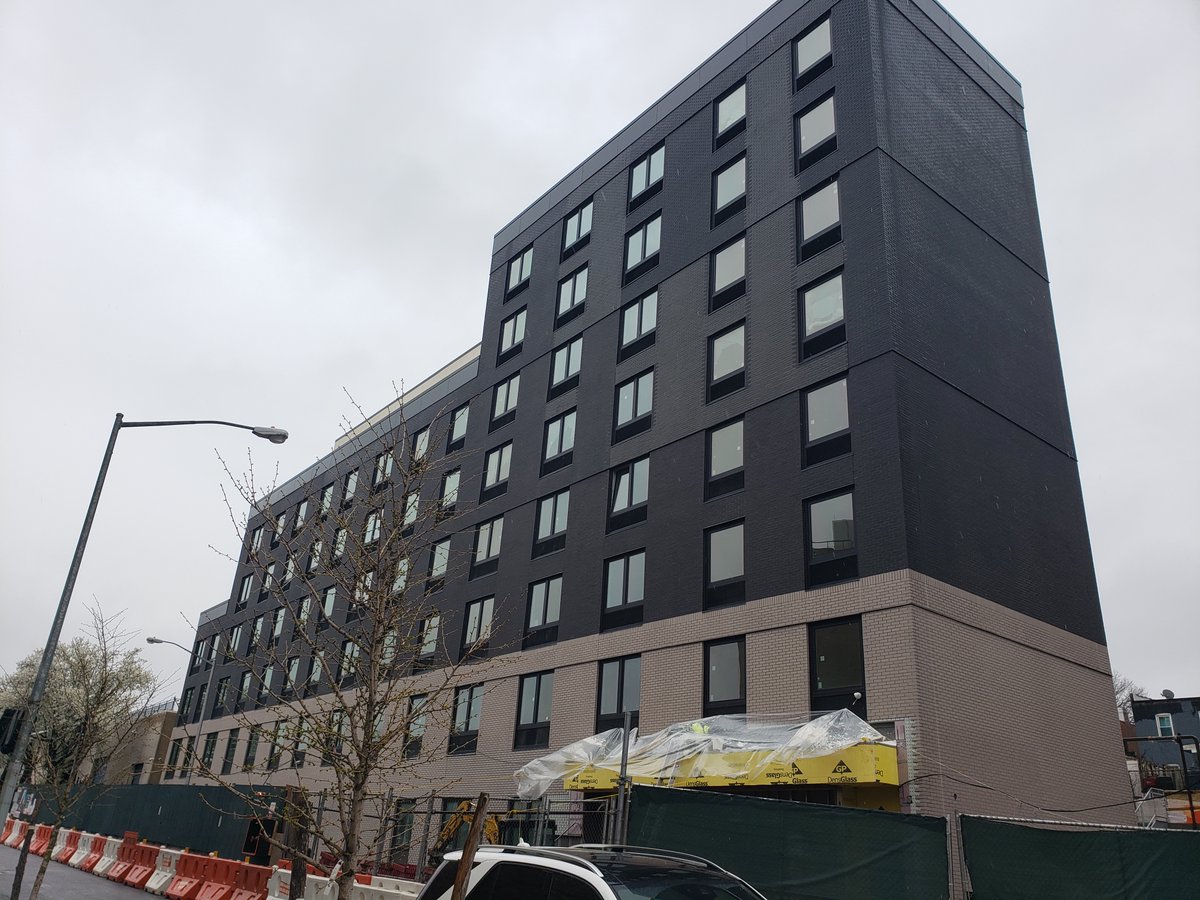 AufgangArch's tweet image. The senior housing at 110-14 Astoria Boulevard, Queens is well on its way to completion. This 8-story @NYCHousing funded building will have 105 Affordable Independent Residences for Seniors (AIRS).

#affordablehousing #seniorliving #queensny
