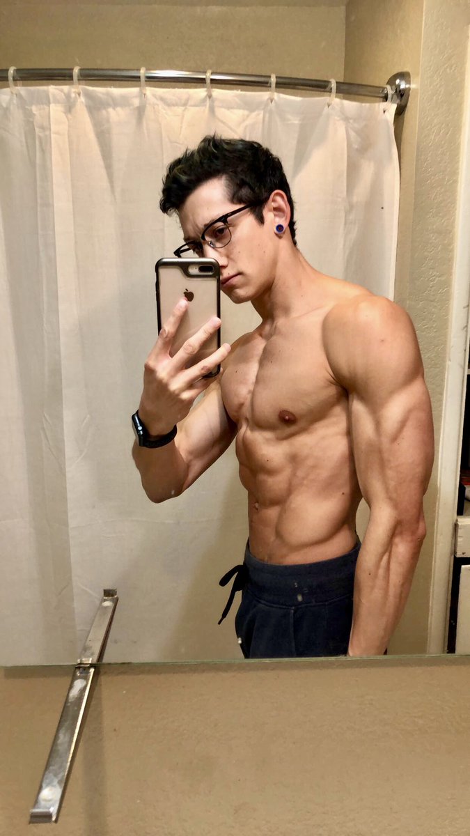 Some call me cheddar cuz I’m shredded like 🧀 

😂😂😂

#muscle #daddy