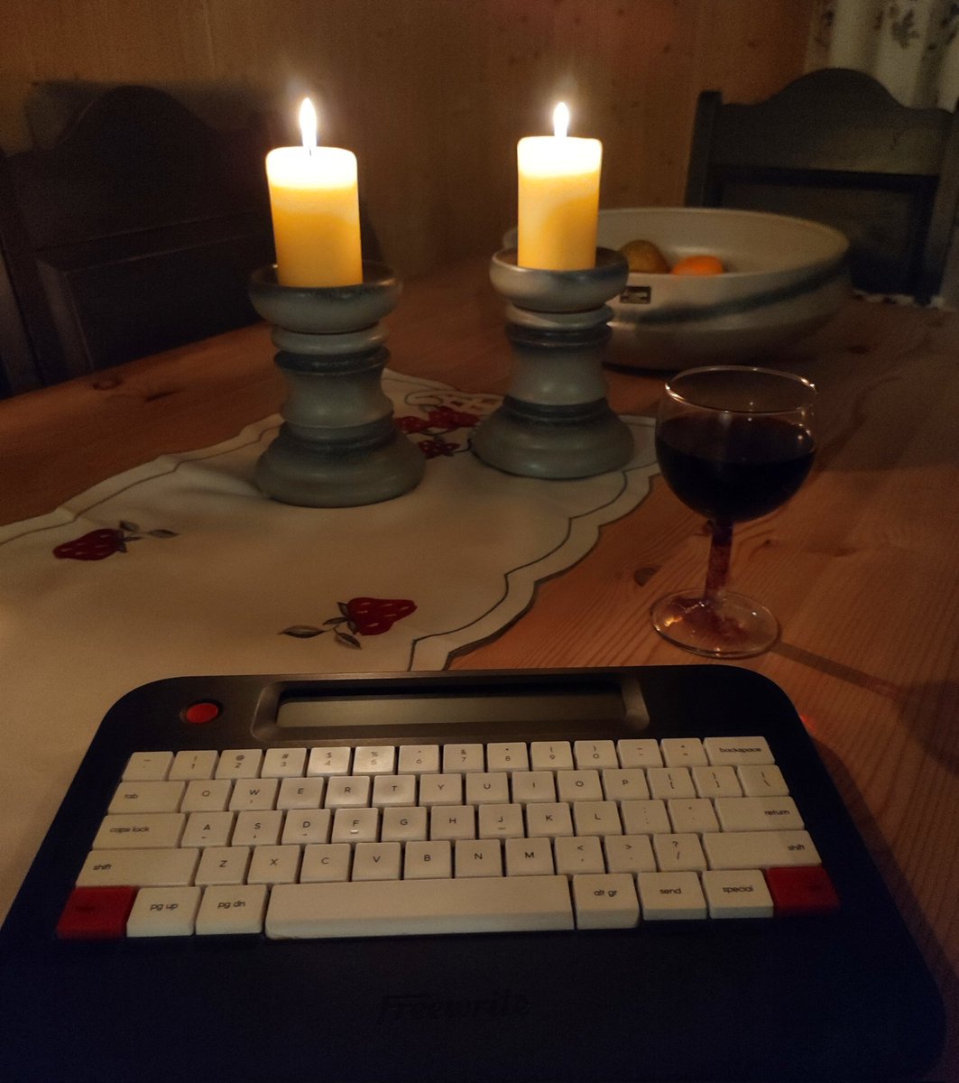 frogupnorth's tweet photo. Foggy evening outside, a quiet and special atmosphere... Enjoying a glass of Italian red wine and trying to capture the night in words.
#FreewriteAlpha
@getfreewrite https://t.co/fUe3kyIcIf