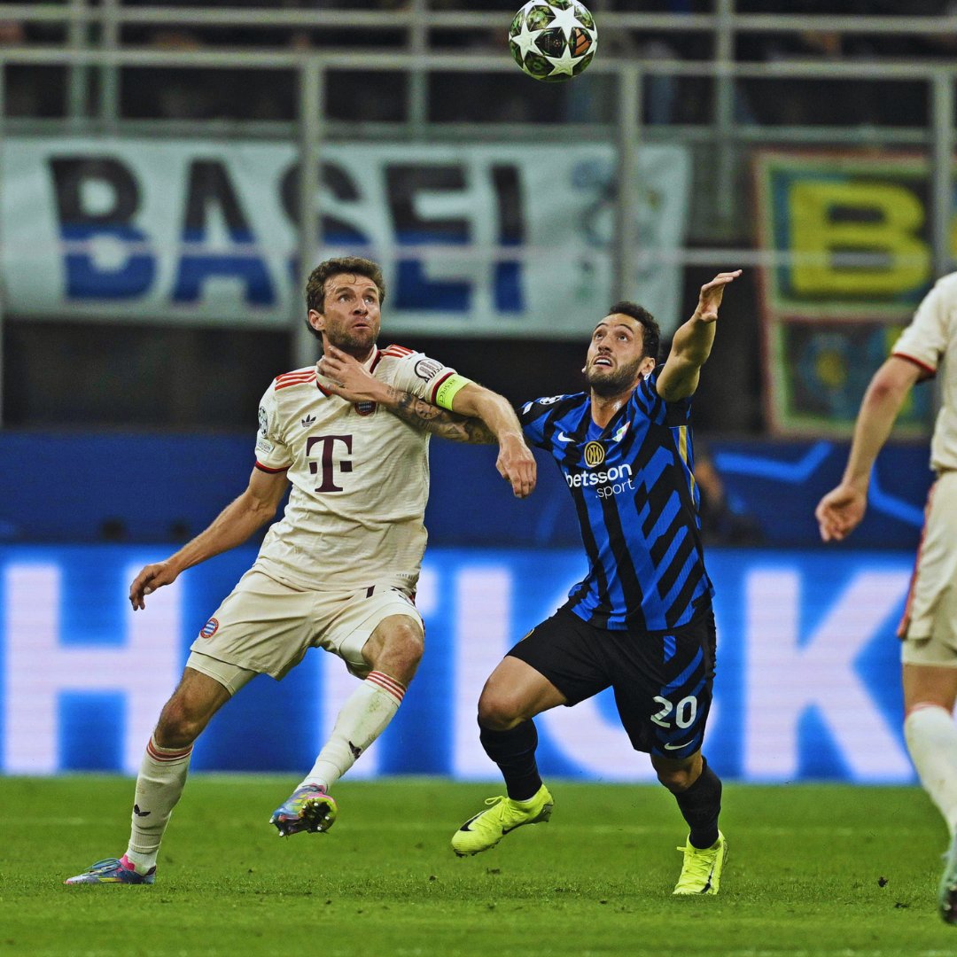 conversadofut's tweet photo. Inter de Milão 0 X 0 Bayern de Munique
O 1° tempo foi bem animado apesar do 0 a 0.
O time bávaro conseguiu passar pelas linhas defensivas da Inter algumas vezes, enquanto o time de Mião também tentou mas nenhum dos dois tiveram eficácia.
#BayernInter #championsleague https://t.co/HdV6bj9L6h