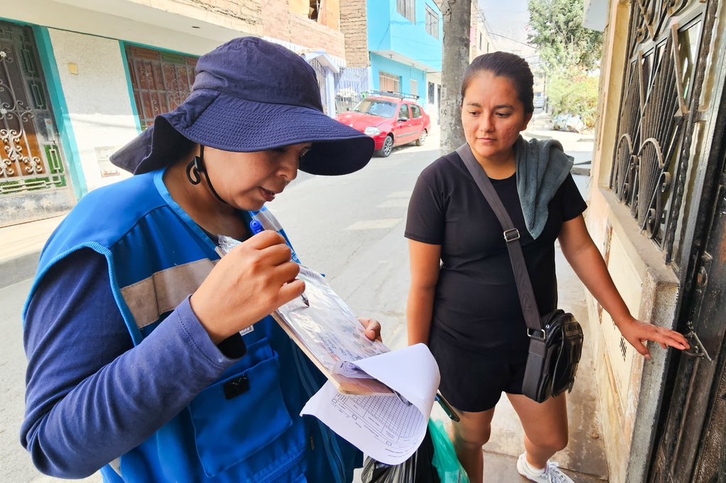 🚫🦟Inspectores sanitarios del Centro de Salud Huáscar XV realizaron el control larvario en su jurisdicción, interviniendo 1,350 viviendas .

✔️Durante la visita, se brindaron charlas de prevención a las familias, además de inspeccionar maceteros y sumideros.