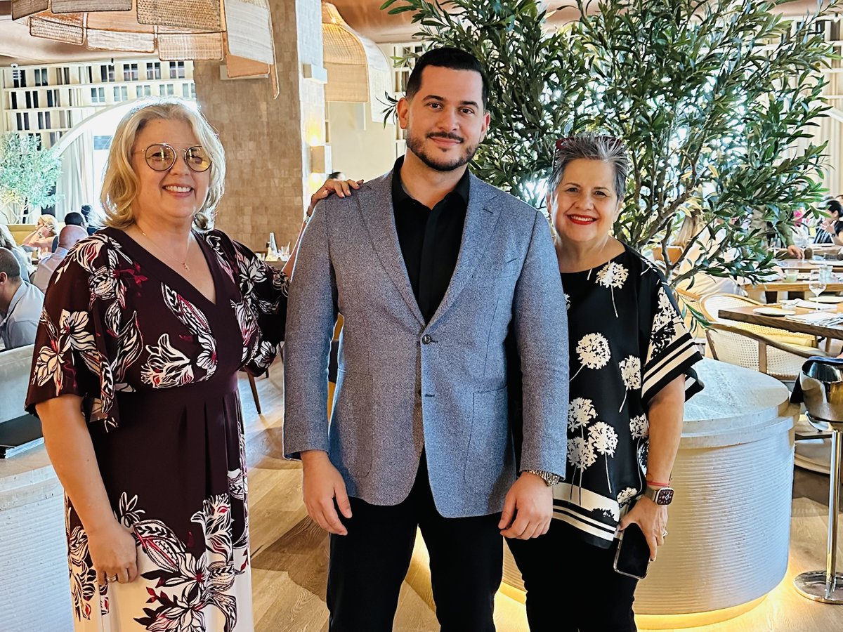 bhhsftlse's tweet photo. Lunch well spent with Ody Sierra and Daysi Morey. Nothing beats great business conversation and connection over a good meal! There is much to be excited for in 2025.

#BHHSFloridaRealty #RealEstateMatters #Realtors https://t.co/nAhnsWIXAl