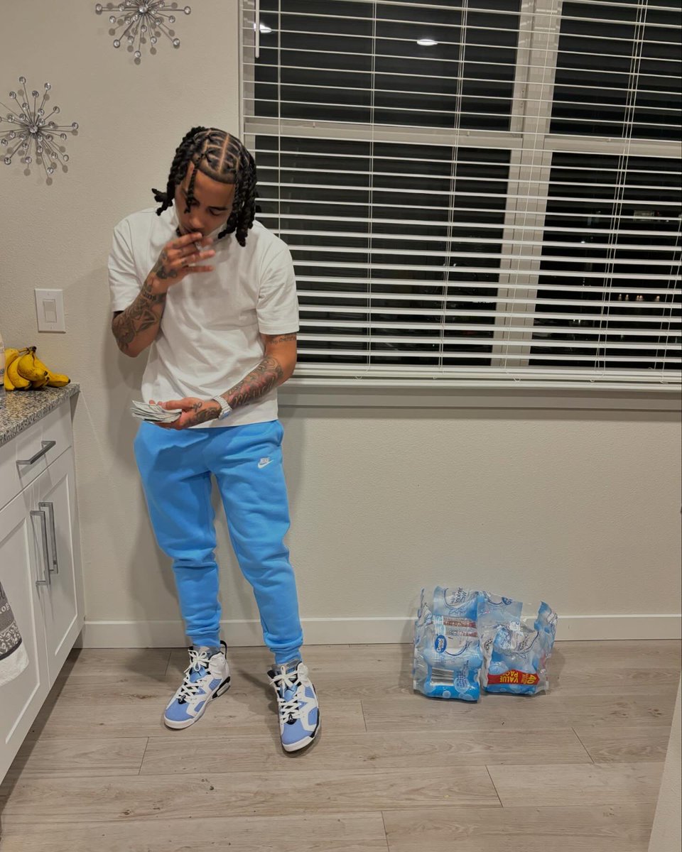 Turooo__'s tweet photo. Didn’t know I could get this far 💫 just a dope boi from the bottom 💕💰 https://t.co/P1T3p9QxLj