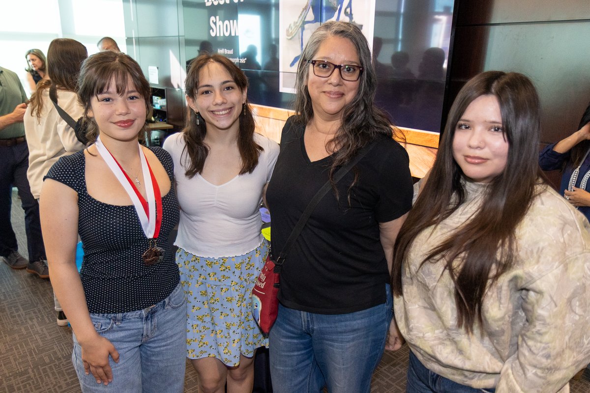 EL Paso ISD Fine Arts (@episd_finearts) on Twitter photo Photography: AJ Cueto
The Middle and High School 2025 "Colors of Art" Awards and Art Show was held yesterday at the EPISD Gallery. Students showcased their artwork and were honored with a ceremony.
<a href="/ELPASO_ISD/">El Paso ISD</a> <a href="/EPISD_FineArts/">EL Paso ISD Fine Arts</a> Photography: AJ Cueto
The Middle and High School 2025 "Colors of Art" Awards and Art Show was held yesterday at the EPISD Gallery. Students showcased their artwork and were honored with a ceremony.
<a href="/ELPASO_ISD/">El Paso ISD</a> <a href="/EPISD_FineArts/">EL Paso ISD Fine Arts</a>
