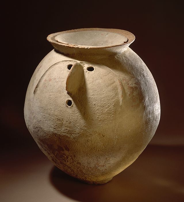 The Kanva poets worshipped the Ashvins. We can now return to sort out what is the meaning of the ‘nose’ of the gharma pot and the face urn of the Gandhâra Graves. As a result of the sound change which turned Proto-IndoEuropean *e into *a in Proto-Aryan, the root *nes- ‘to come