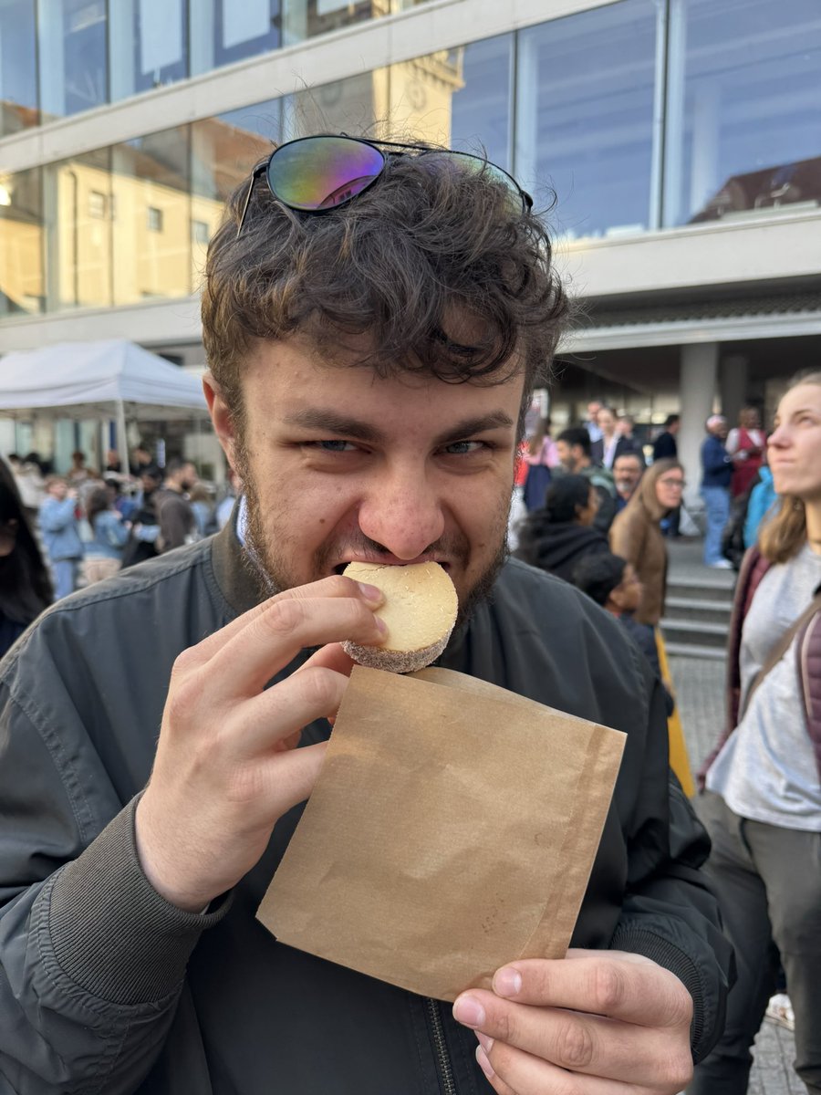 Looks like I will be writing my masters thesis on Elon Musk. Who would’ve thought.

Anyway here is me trying some Argentinian sweet on Brno expat convention, super tasty. Hope everyone is doing well!