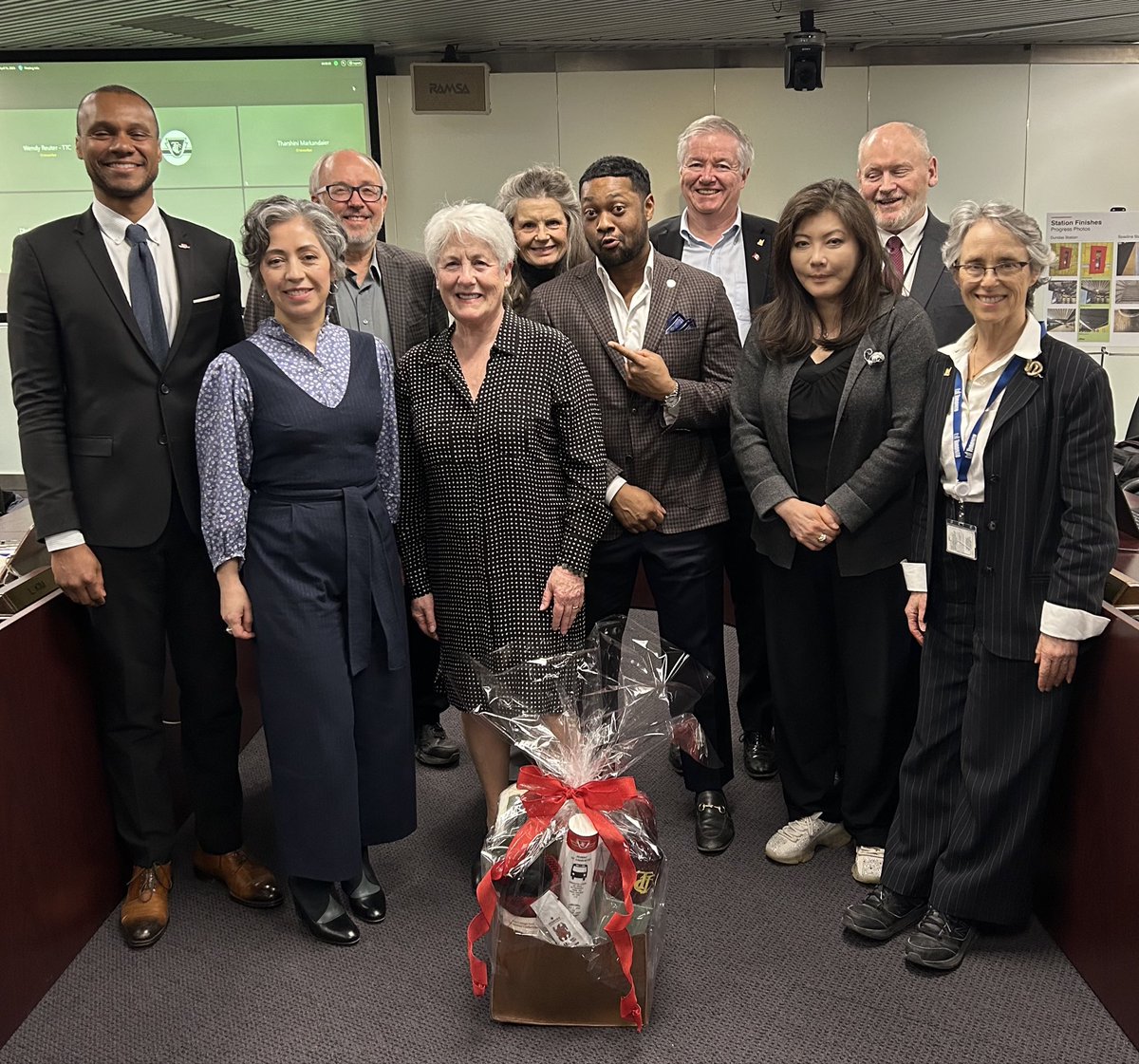 TTCNewsroom's tweet image. The #TTC Board today thanked and said farewell to outgoing Vice Chair Joanne De Laurentiis for her more than eight years of service as a citizen member of the Board.
Replacing her as vice chair is a returning commissioner, former city councillor @joemihevc