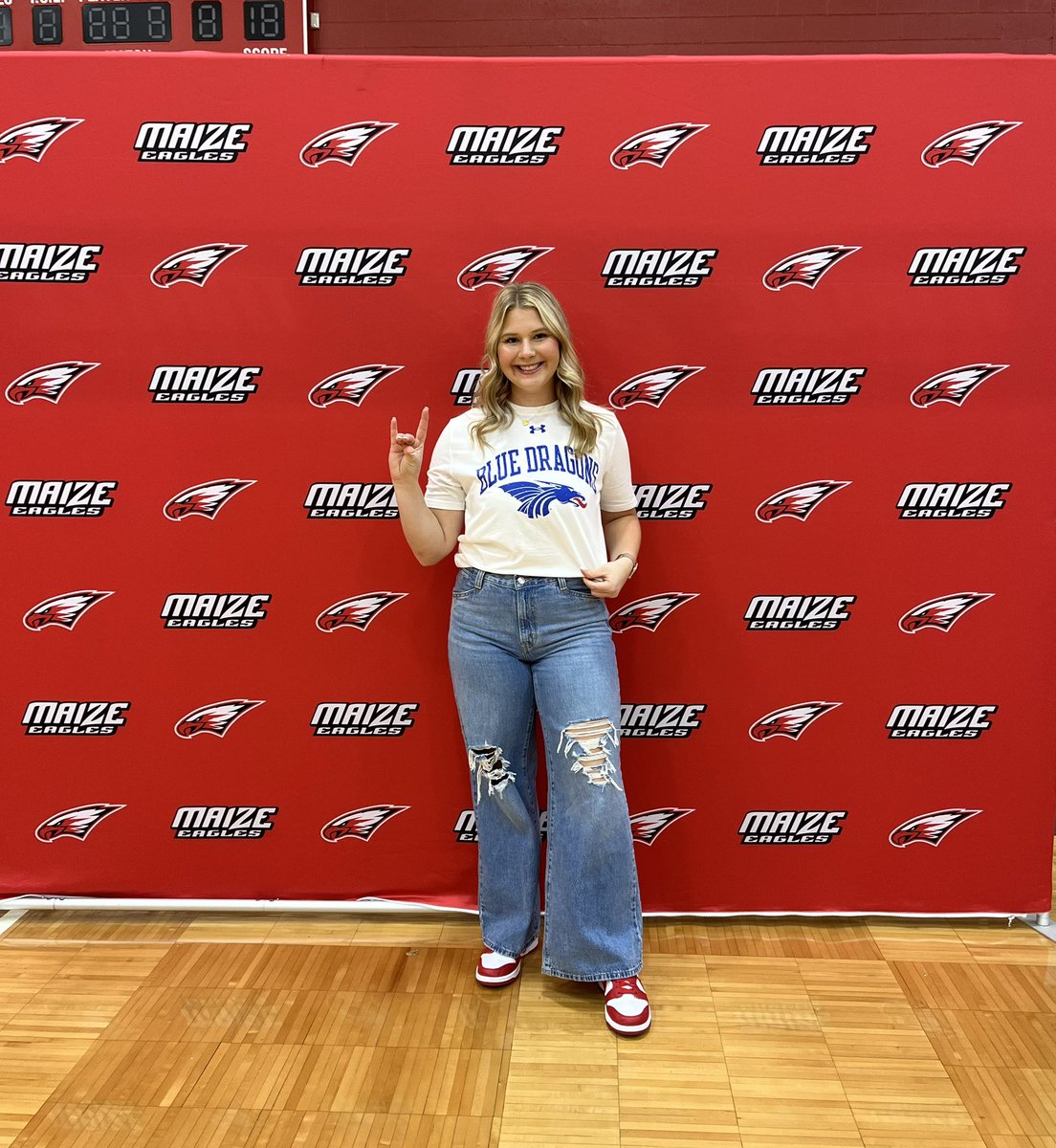 Hadley Topping signs with Hutchinson Community College. Hadley is a catcher/1B/3B and plays HS ball for Maize. Congratulations Hadley!!!