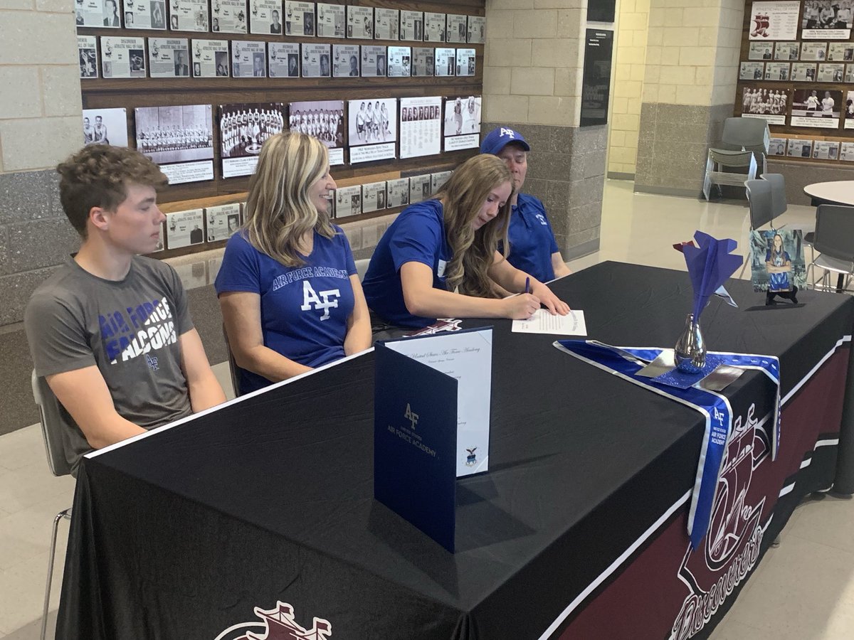 Congratulations to #Ayla on signing to play soccer ⁦<a href="/AF_WSOC/">Air Force Women's Soccer</a>⁩.  We are proud of what she has done for ⁦<a href="/DiscovererWay/">Columbus High</a>⁩ and look forward to her next journey. ⁦<a href="/CTelegramSports/">Columbus Telegram Sports</a>⁩ ⁦<a href="/nsaahome/">NSAA</a>⁩