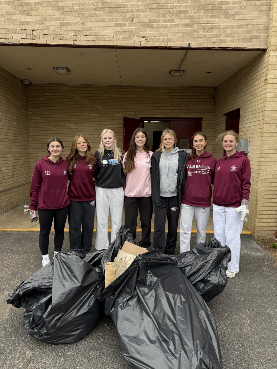 GREAT job by our girls today beautifying Albertus by cleaning up around campus. 👏👏

#GoFalcons🦅 | #fAMily