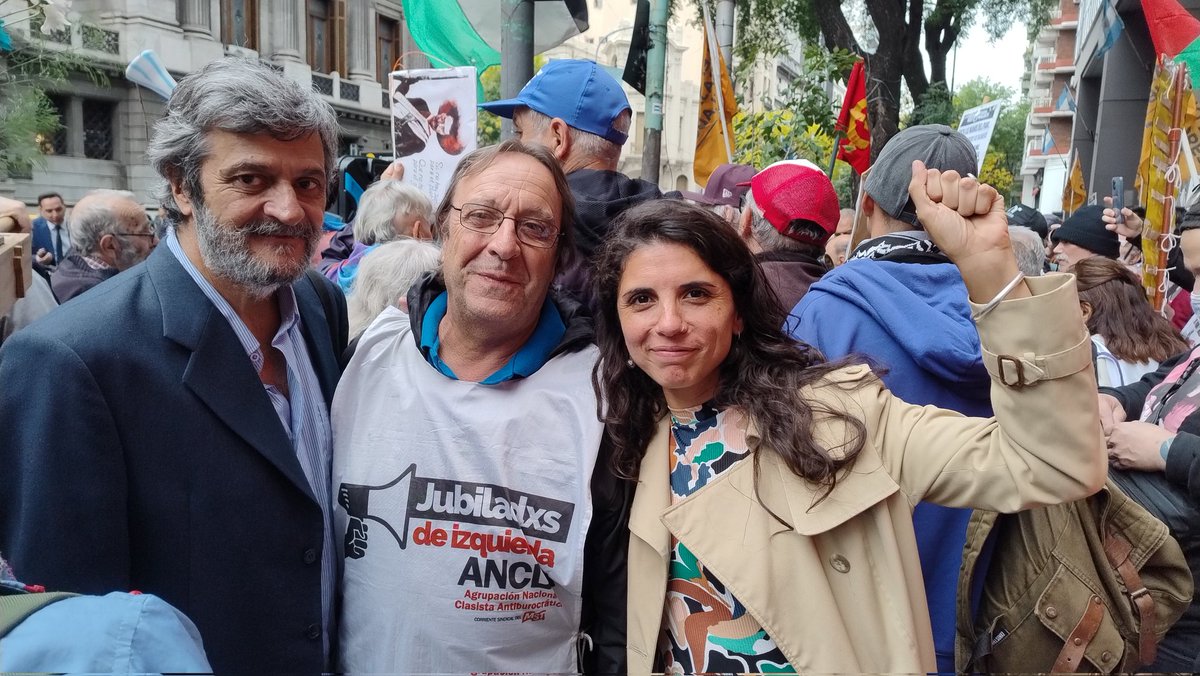 Las y los jubilados no bajan los brazos. Nosotros tampoco.