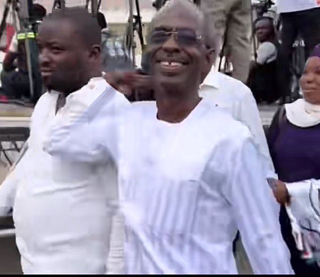 Open roof                                          Close roof😭😂