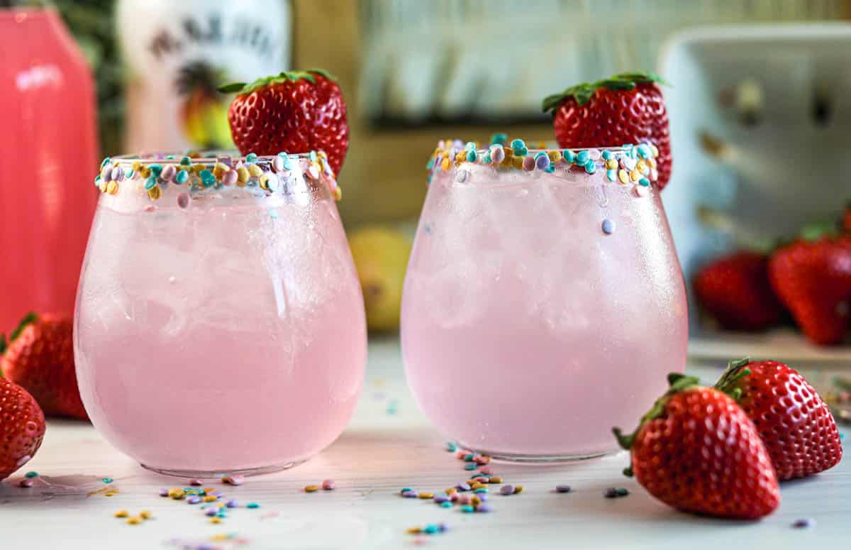 Have big plans for the Easter weekend? You might want to make a batch of these Drunk Bunny cocktails. Because grown-ups need to have fun, too. You're welcome. 🐰 kellystilwell.com/drunk-bunny/