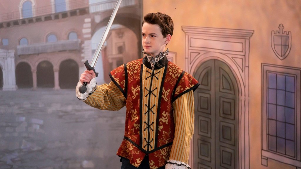 Today marks the 4th anniversary of the #RavensHome episode, "Plays of Our Lives", written by Octavia Bray and directed Robbie Countryman.
Levi feels the weight of Chelsea's high expectations when he is cast in his first school play.