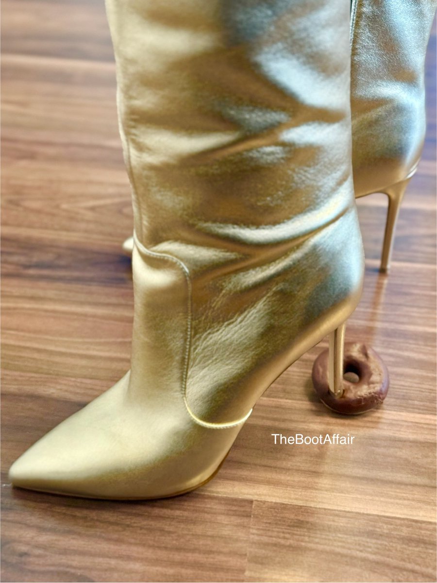 Had a great lunch today but - oops, who made the hole in the donut? Was it me? | Mit Essen spielt man nicht - oder doch?

#spaghetti #foodcrush #boots #stiefel