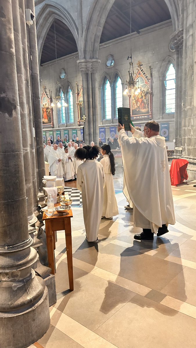 OssoryDiocese's tweet photo. Tonight Bishop Niall led us in a wonderful celebration of the Mass of Chrism. A packed cathedral joined the Priests as they renewed the promises of their Ordination. Pilgrims of Hope https://t.co/fgG9r72eIu