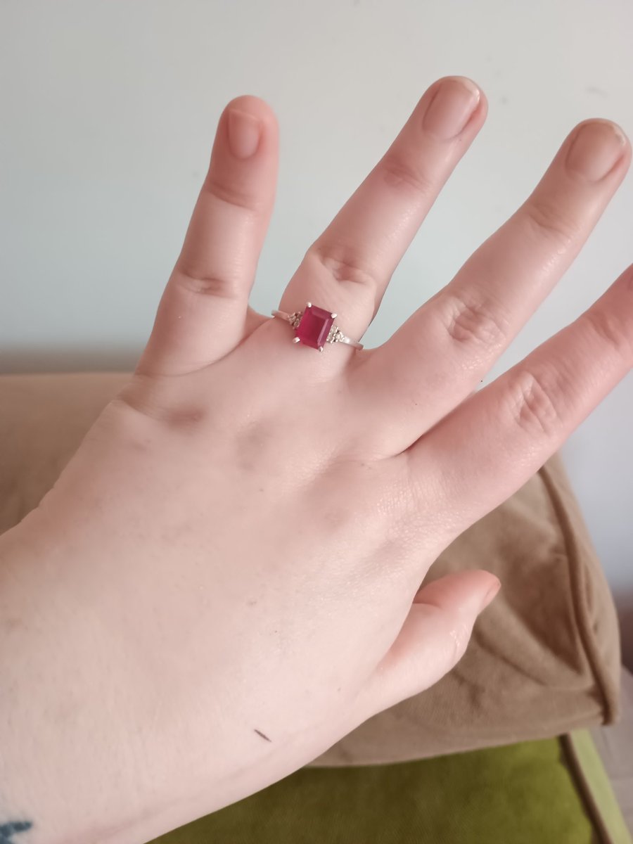 chaptersofizuku's tweet image. MY ADMIN GOT ENGAGED!!!