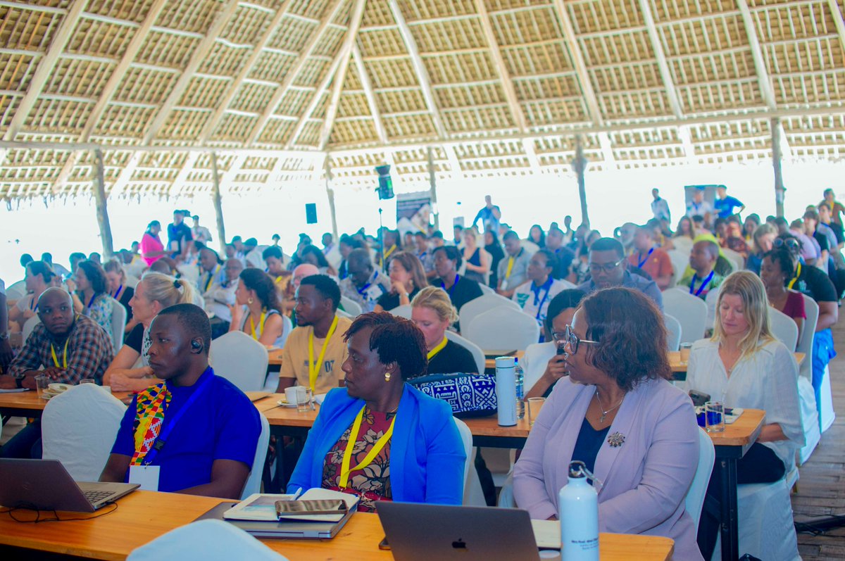 Rethinking Blue Finance at #ROW! 🌊
Sean Nazerali of @BIOFUNDMoz called for bold financial tools to fund long-term ocean impact at #OIA2025.
- Blue bonds
- Catalytic capital
- Public-private partnerships

“It’s time to design funding for ocean regeneration.”
#BlueEconomy