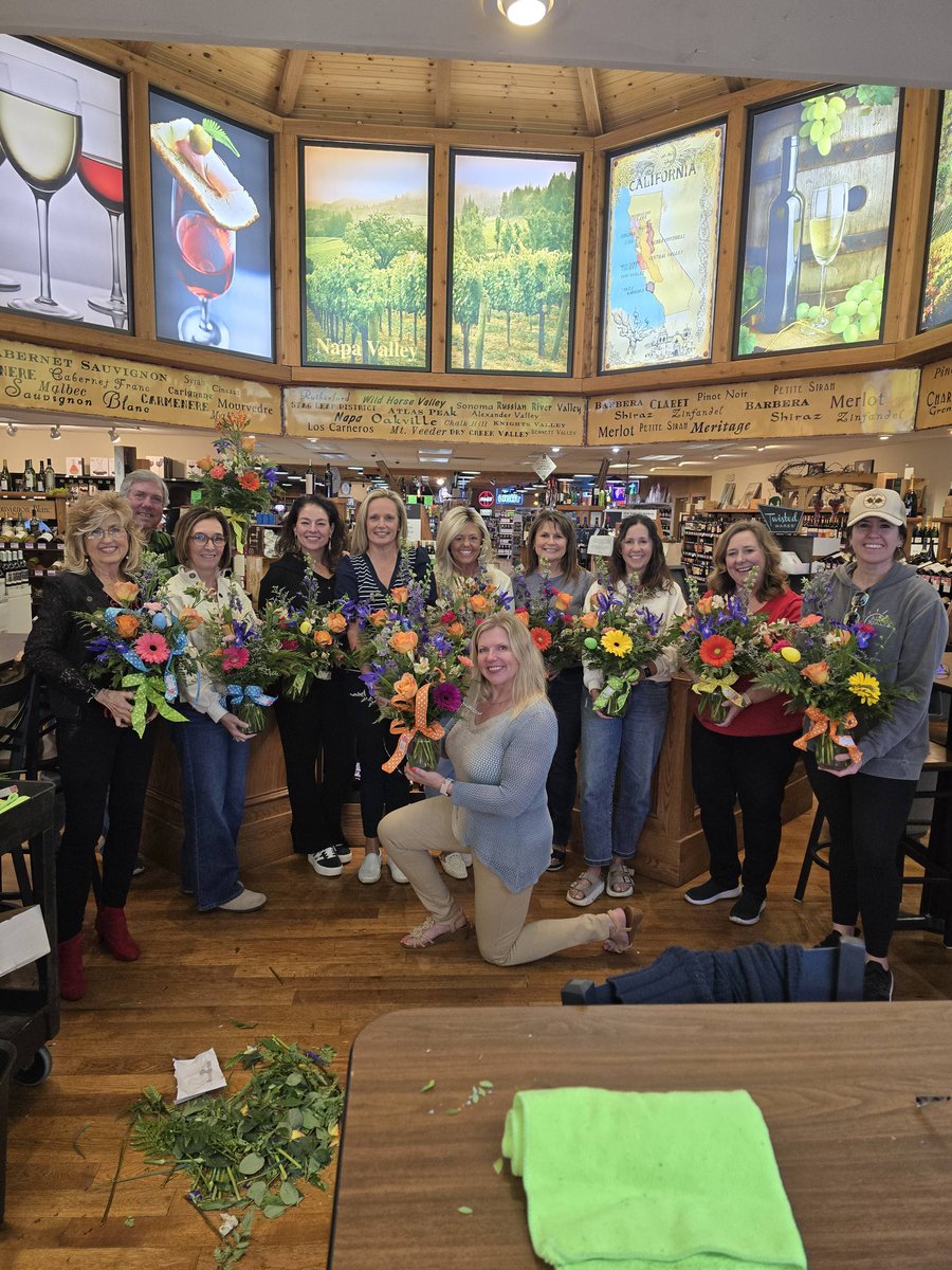 rosamungthorns's tweet image. Great Wine &amp;amp; Floral Design Class last night at Macadoodles! All of these ladies nailed their loose vase designed arrangements last night! Fun group, new friends, and great memories! #florist #flowerclass #417local