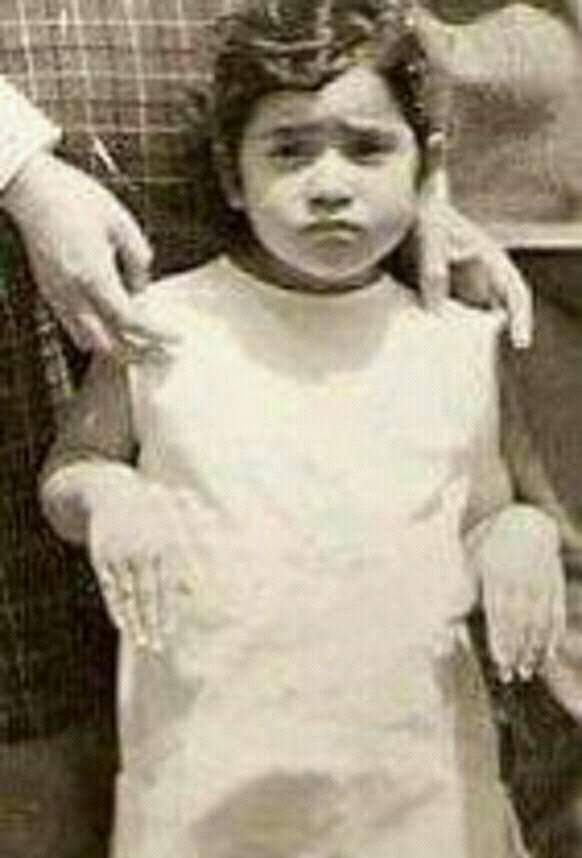 RadioUmbral's tweet photo. Claudia Andrea Valenzuela Velasquez, fusilada junto a sus padres el 14 de Septiembre de 1973 por una patrulla de Carabineros, en la ciudad de Talca. 
Tenia 6 años.

"Una muerte inevitable tras un golpe de estado necesario" según @evelynmatthei 

NUNCA + https://t.co/eaCNhqMT7e