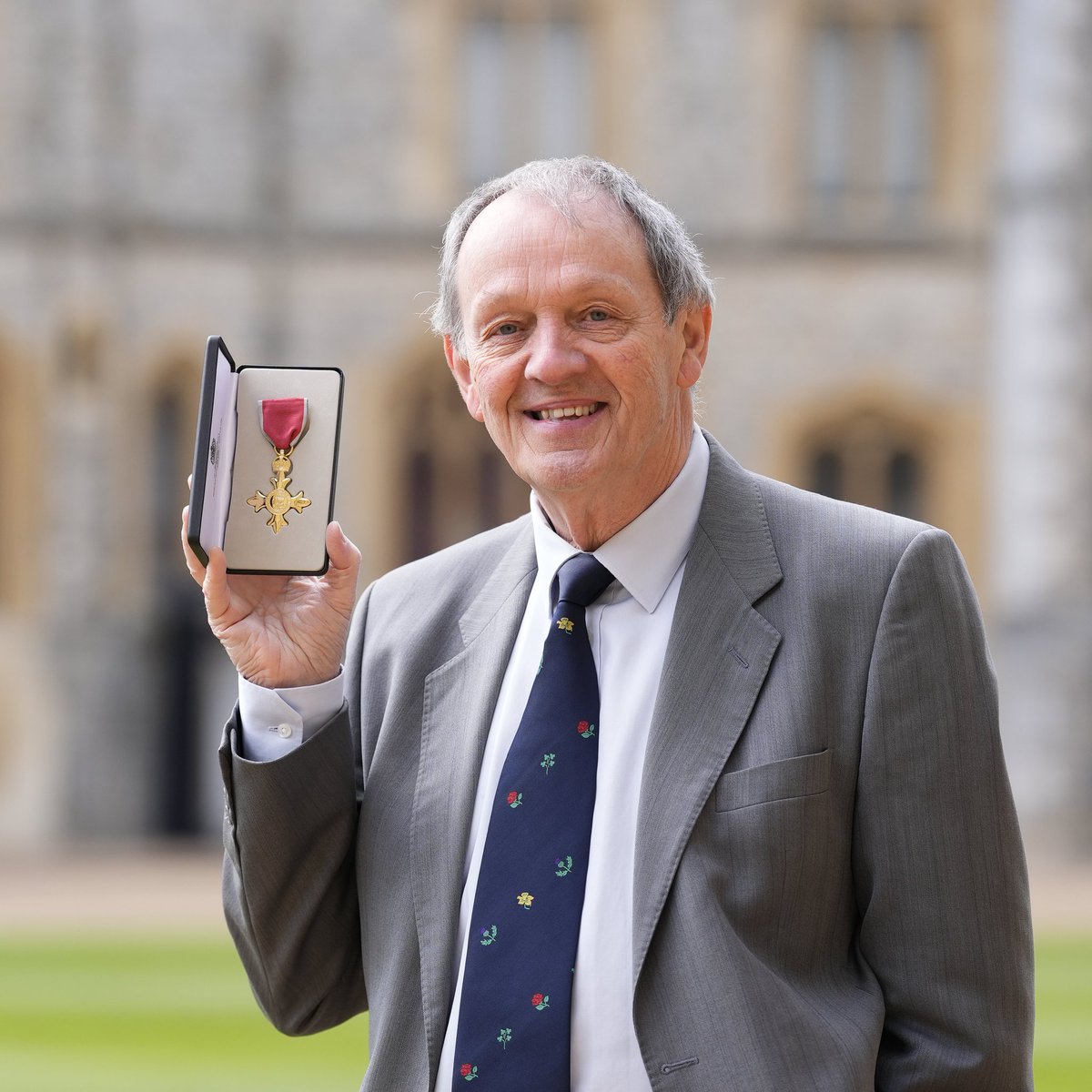 RSSGBristol's tweet photo. Actor Kevin Whately has received his OBE for services to drama and to charity from the Princess Royal at Windsor Castle - congratulations Kevin 👏😊❤️ https://t.co/ivAsngcGcG