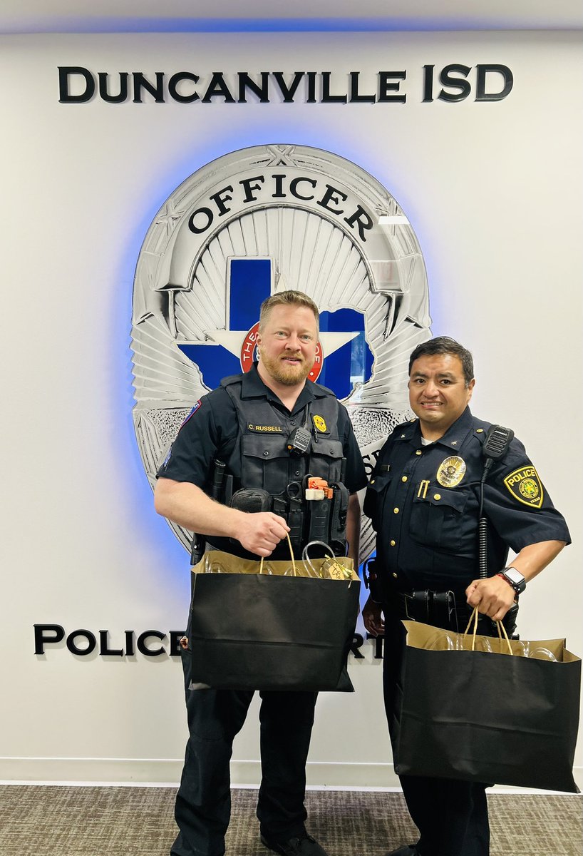 Duncanville ISD Police (@dvilleisdpolice) on Twitter photo Thank you to another one of our partners in crime <a href="/dallasisdpolice/">Dallas ISD Schools Police</a>. We appreciate Deputy Chief Cedillo <a href="/DISDPD_LTJC/">Juan Cedillo</a> for stopping by to pick up goodie bags from our dispatchers to theirs 💛
#nationaltelecommunicationsweek Thank you to another one of our partners in crime <a href="/dallasisdpolice/">Dallas ISD Schools Police</a>. We appreciate Deputy Chief Cedillo <a href="/DISDPD_LTJC/">Juan Cedillo</a> for stopping by to pick up goodie bags from our dispatchers to theirs 💛
#nationaltelecommunicationsweek
