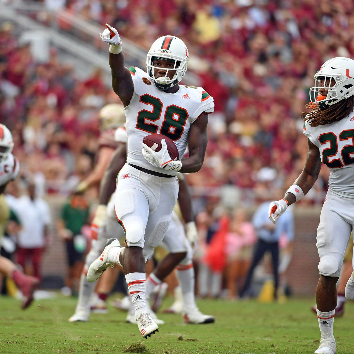 <a href="/vinquezada1/">El Gallo 🇺🇸🇩🇴☘️</a> <a href="/Teamjackson28/">Michael Jackson Sr</a>  Mike Jackson 2️⃣8️⃣