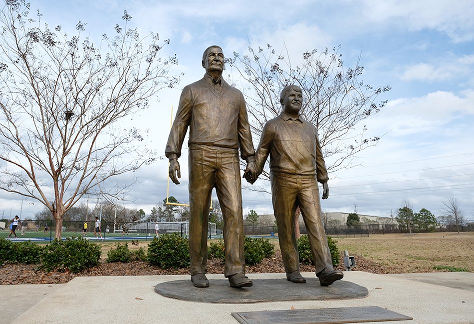 CFBHome's tweet image. Stadium of the Night 🌚

🏟️ John Mark Stallings Field at Billy D. Hilyer Stadium
✔️ Capacity 3,500
📍 Montgomery, Alabama

Faulkner University named their field after the son of Alabama legendary coach Gene Stallings. #NeverFail🦅

John Mark is an inspiration to us all.

Home of