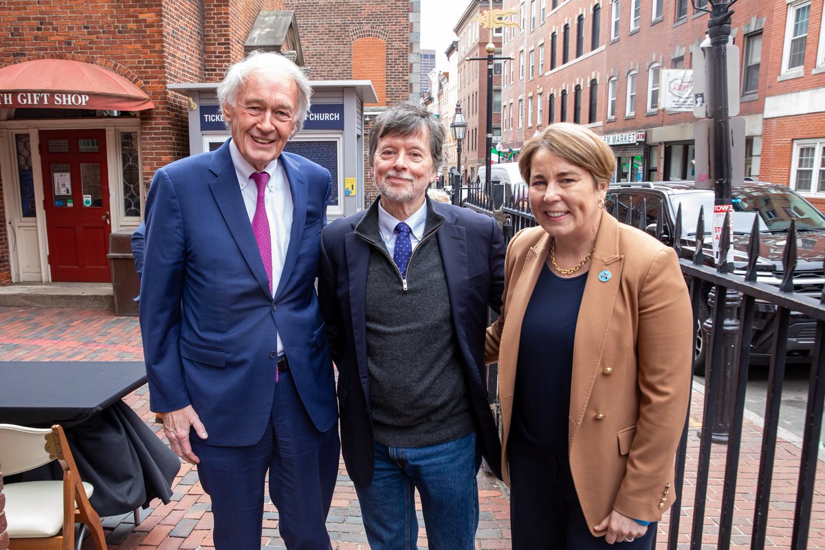 MassGovernor's tweet image. 250 years after Paul Revere and William Dawes set out on their midnight ride, Massachusetts is still America’s beacon of freedom and hope.
Honored to join folks from all over the country at Old North Church to recognize filmmaker Ken Burns with the Third Lantern Award.