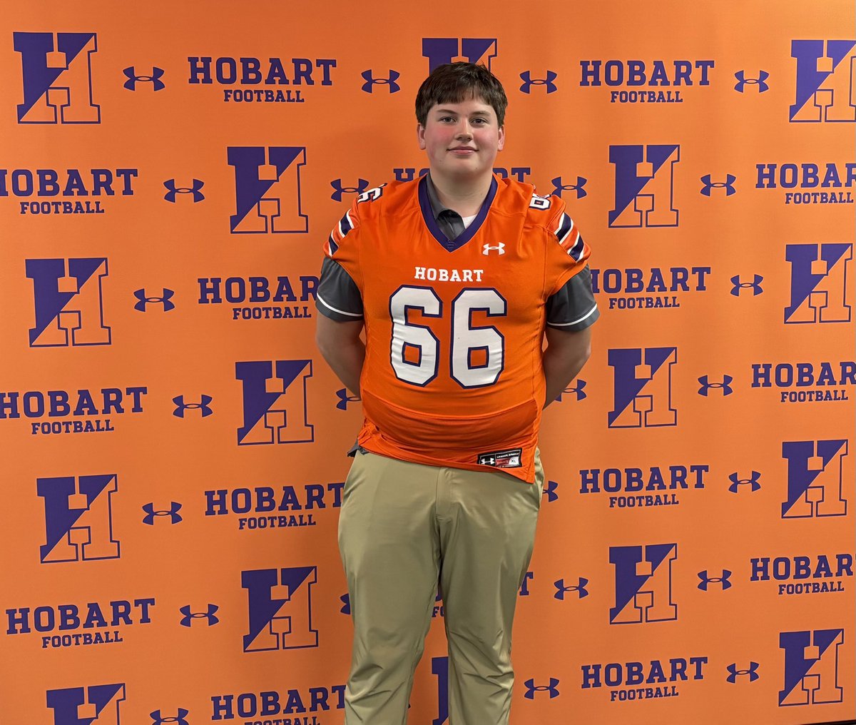 Tucker_Seek's tweet photo. Had an amazing visit at @HobartFootball today! Thank you @Coach_DeWall, @Coach_Will7 and @Liam_FMurphy_ for your hospitality and taking the time to talk about the program. 
Special thanks to @CoachGreenBart for the tour of the impressive football facilities.

@CoachKevinAvery https://t.co/6CGlFXnS6b
