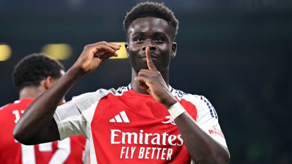 Golünü attı fişi çekti. Enfes son vuruş. Bukayo Saka.