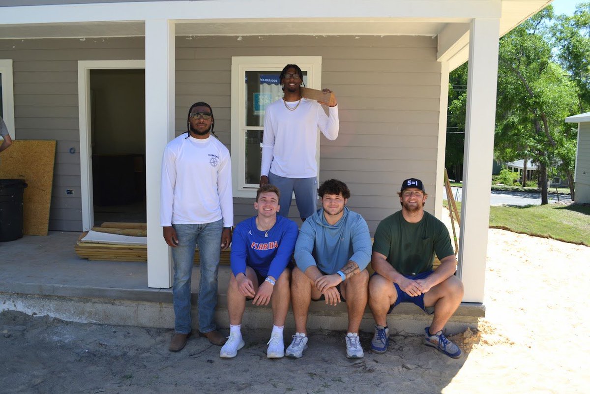 Harrison Bailey (@hbailey_05) on Twitter photo From the field to the job site-giving back this National Volunteer Month. 🐊alachuahabitat.org/volunteer <a href="/Fl_Victorious/">Florida Victorious</a> #FVFoundation From the field to the job site-giving back this National Volunteer Month. 🐊alachuahabitat.org/volunteer <a href="/Fl_Victorious/">Florida Victorious</a> #FVFoundation