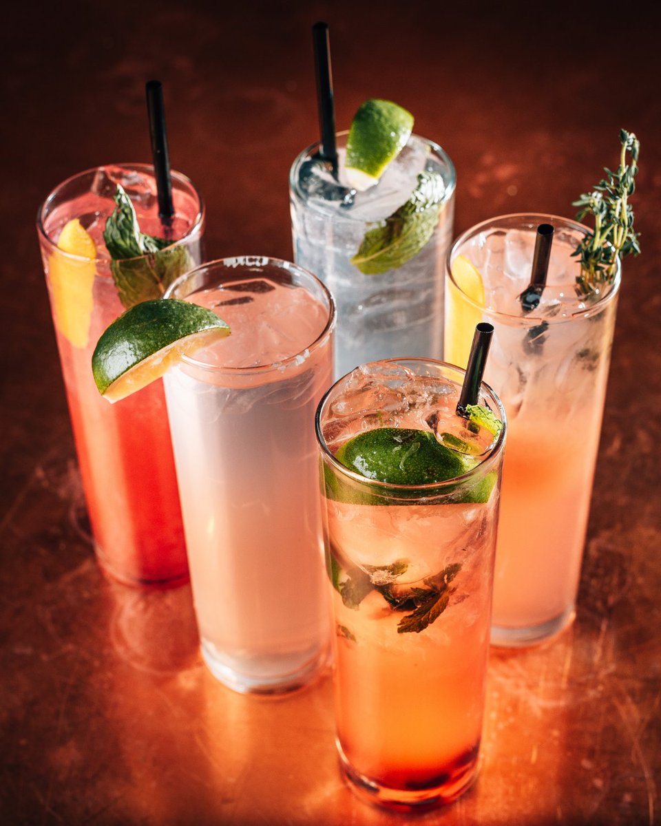 ISO a fun, fruity cocktail? We've got you covered!

#Sweetwater #Chicago #ChicagoEats #IGFoodies #InstaFood #Cocktails