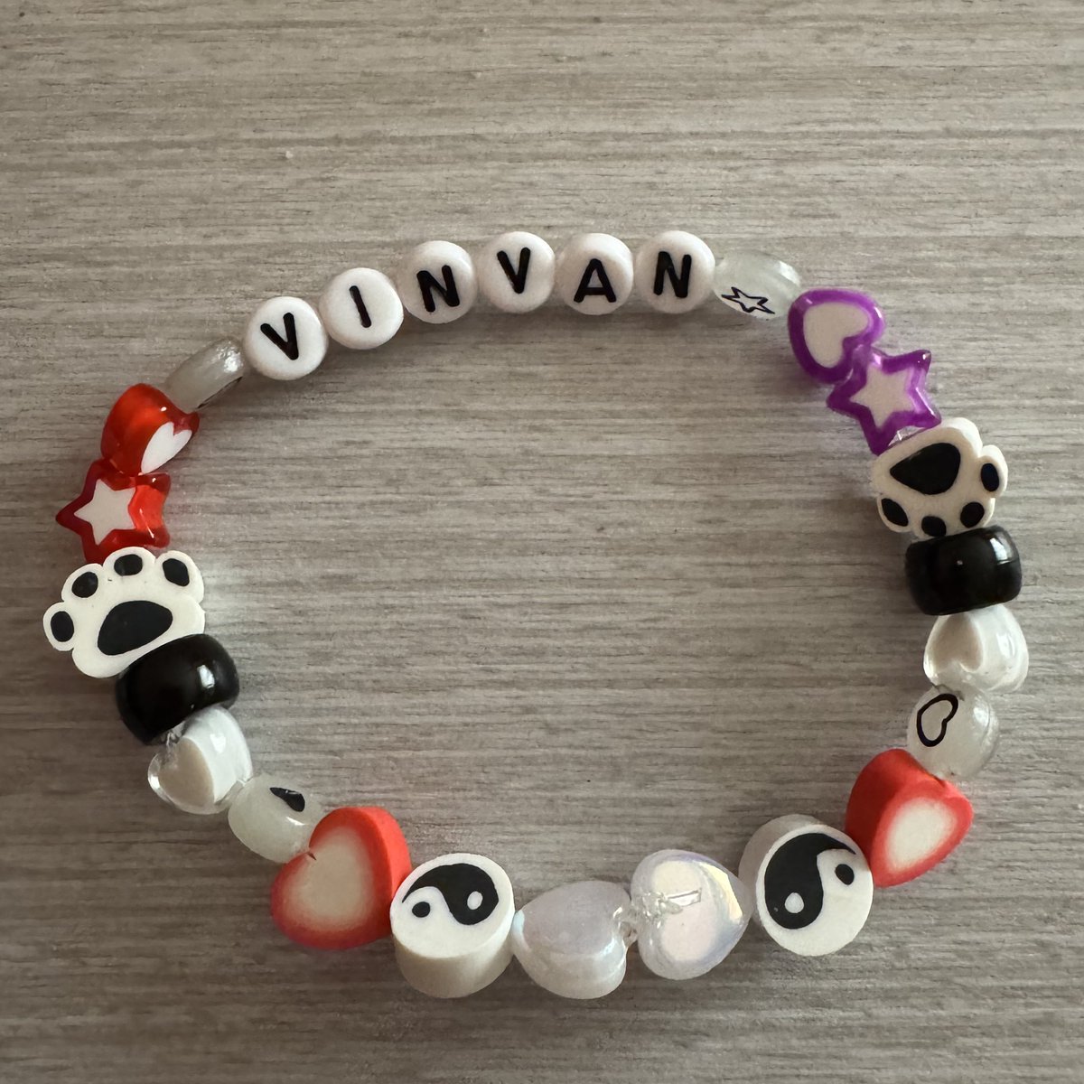 ickymiku's tweet photo. and here's the vinvan bracelet!! this ones nice but I think I'd rather sell it eventually when my Etsy is up
#vinvan #everymanhybrid https://t.co/S8KATU5zu0