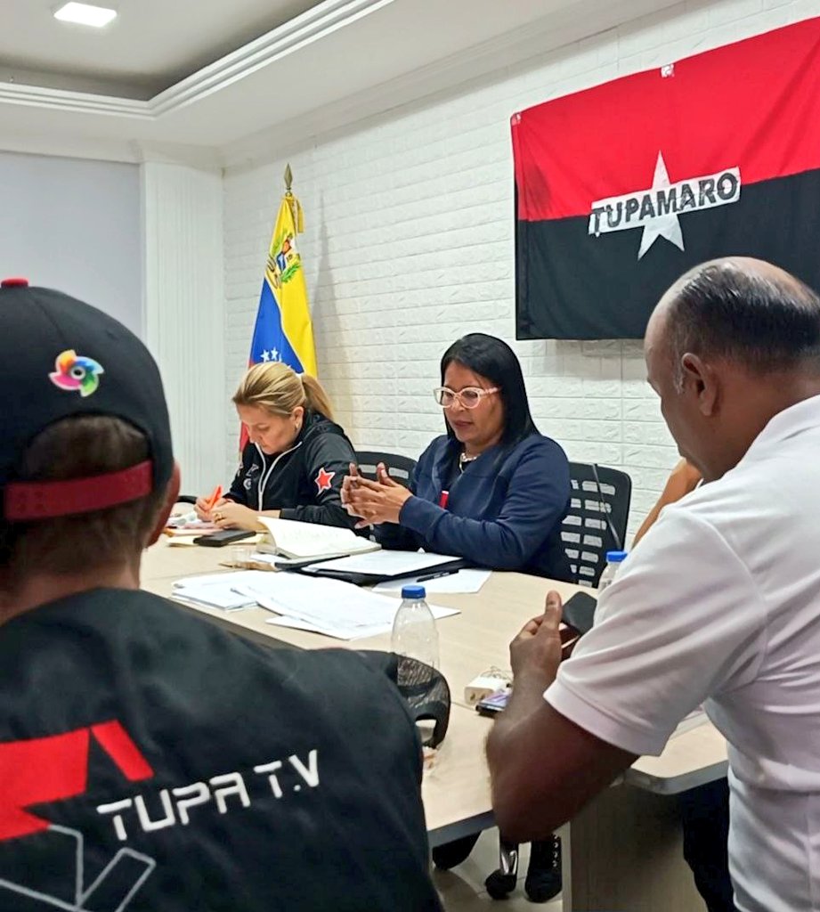 TupamaroMRT_'s tweet photo. "Unidos en la planificación, triunfantes en la acción."
Hugo Chávez ⭐

📌 Dirección Regional del Estado @AnzoateguiMrt3 realizó reunión en pro del fortalecimiento del trabajo colectivo, rumbo a la victoria popular este próximo #25May

@NicolasMaduro
#TupamaroEjemploDeLucha https://t.co/vrHpNG53fF