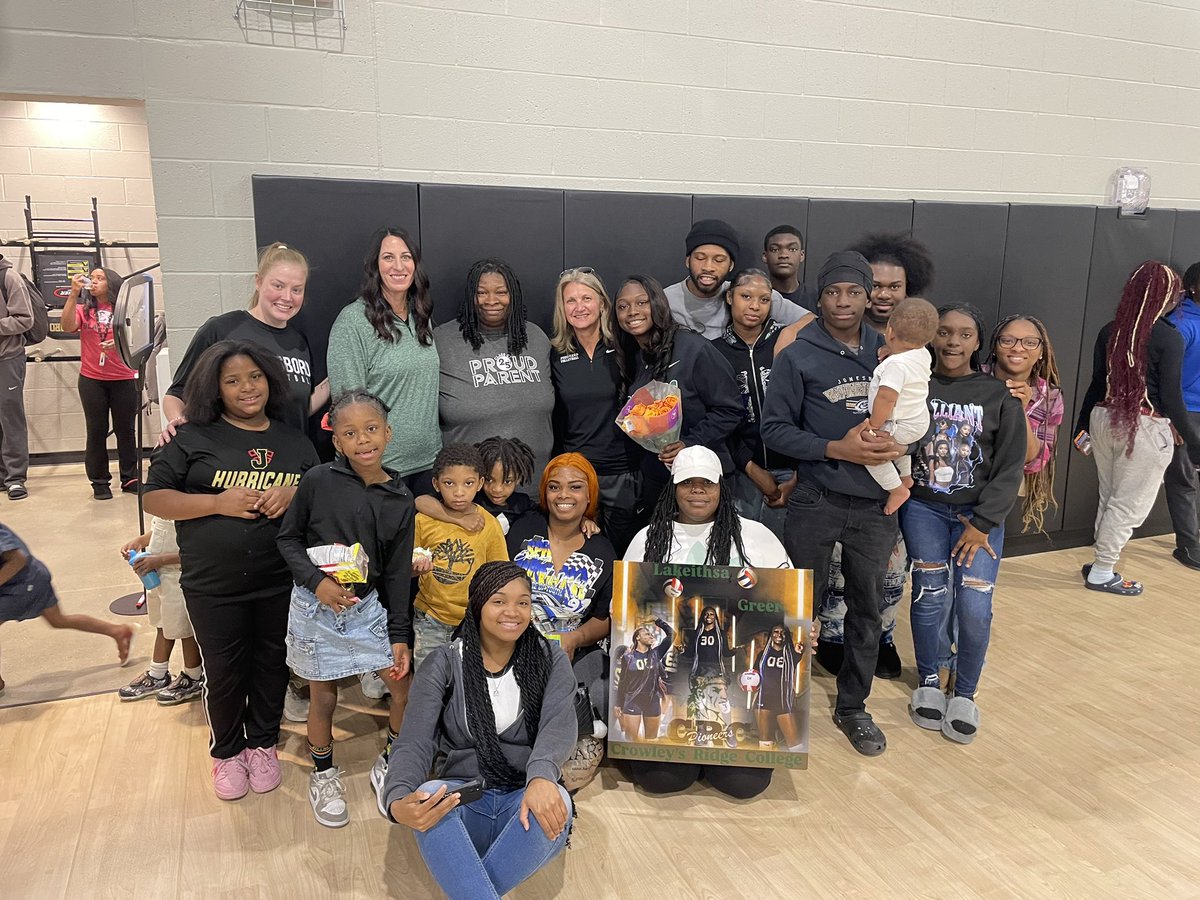 Congratulations to Lakeithsa Greer on signing her letter of intent to play volleyball at Crowley’s Ridge College. We are so excited &amp; proud of you! 💛🖤🏆🏐💪🏼